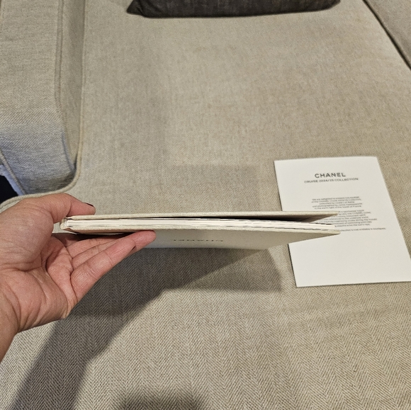 Brand new Chanel book - Picture 5 of 10